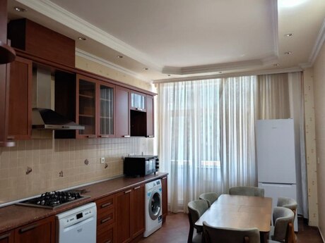 Kirayə 3 otaqlı mənzil, 130 m², Nizami: 1 000 ₼/ay 4
