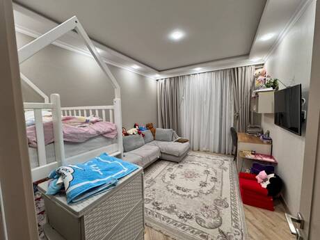 2 rooms · 85,6 m² · floor 9/14, West Town