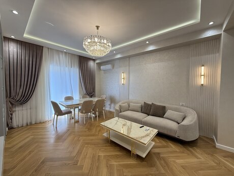 Elan №6402726 - Bakı, Ağ şəhər q., 3 otaqlı, 135 m², 5/8 mərtəbə