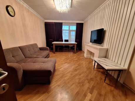 3 otaq · 70 m² · 4/5 mərtəbə, Elmlər Akademiyası