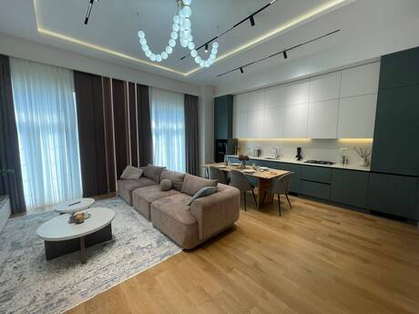 3 otaq · 105 m² · 5/7 mərtəbə, Ağ şəhər
