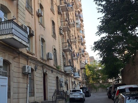 4 otaqlı mənzil, 190 m², Nizami: 300 000 ₼ 2