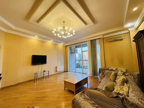 Kirayə 3 otaqlı mənzil, 171 m², 28 May: 1 550 ₼/ay 3