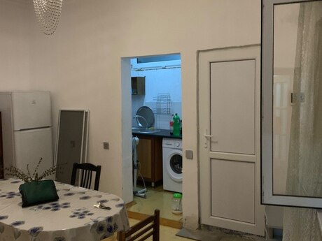 Kirayə 6 otaqlı mənzil, 130 m², 8 Noyabr: 150 ₼/ay 2