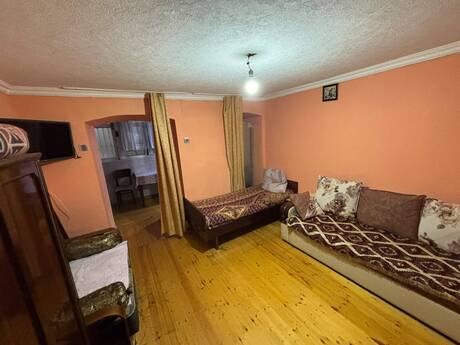 Elan №6404199 - Bakı, Sahil m., 2 otaqlı, 45 m², 1/3 mərtəbə