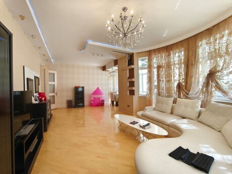 2 otaq · 130 m² · 3/15 mərtəbə, Gənclik