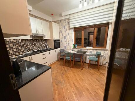 Продаётся 2-комнатная квартира в старом фонде, Badamdar, 69 м², 220 000 AZN, фото 2 / 12