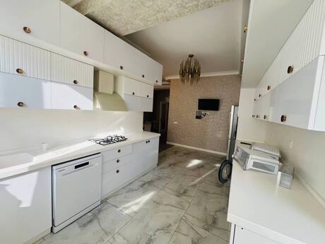 4-room apartment for rent, 200 m², Gənclik: 2 000 ₼/mo 2