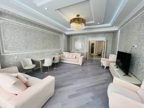4-room apartment for rent, 200 m², Gənclik: 2 000 ₼/mo 5