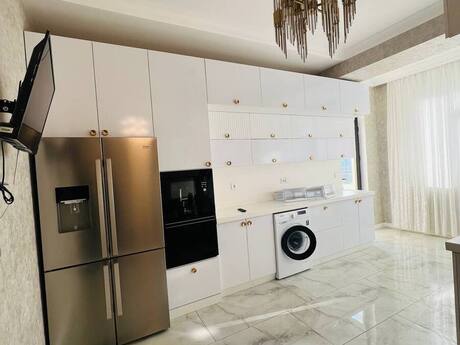 4 rooms · 200 m² · floor 12/18, Gənclik