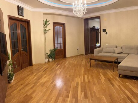 4-комнатная квартира, 158 м², Elmlər Akademiyası: 474 000 ₼ 4