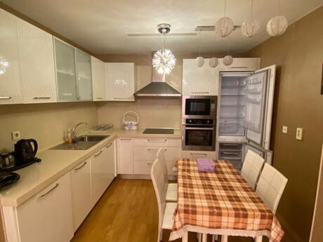 Kirayə 2 otaqlı mənzil, 90 m², 28 May: 2 200 ₼/ay 5