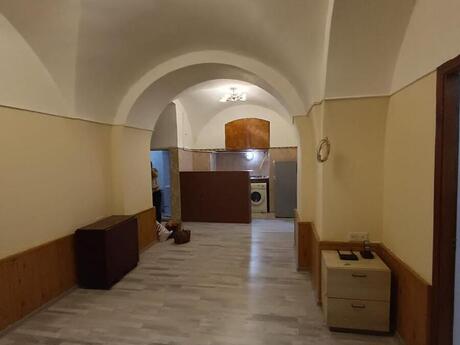 3-комнатная квартира, 65 м², İçəri Şəhər: 165 000 ₼ 2