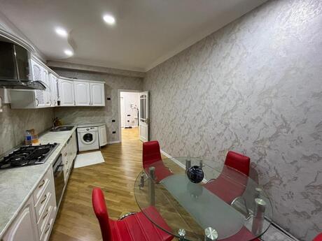 Kirayə 3 otaqlı mənzil, 145 m², Nizami: 1 200 ₼/ay 2