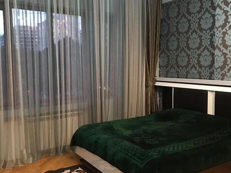 3 otaq · 128 m² · 10/18 mərtəbə, Nəsimi