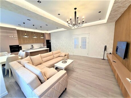 4 otaq · 190 m² · 7/8 mərtəbə, Ağ şəhər