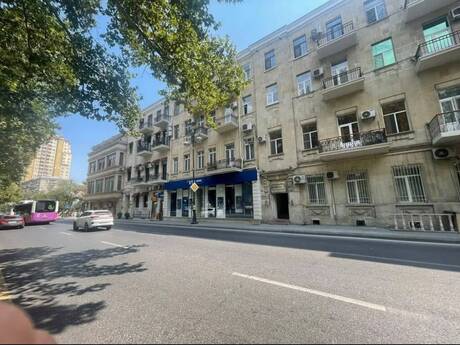 Elan №6405442 - Bakı, 28 May m., 3 otaqlı, 120 m², 2/4 mərtəbə
