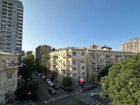 Elan №6405554 - Bakı, 28 May m., 2 otaqlı, 40 m², 5/5 mərtəbə