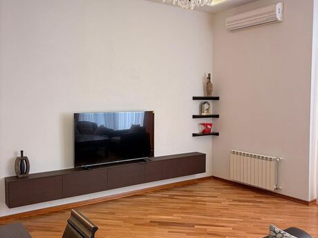 Kirayə 4 otaqlı mənzil, 150 m², Sahil: 2 500 ₼/ay 2