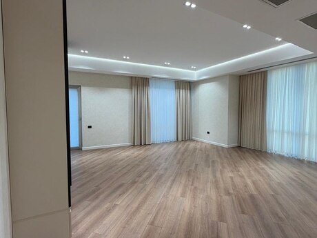 3 rooms · 150 m² · floor 6/18, Altes Plaza