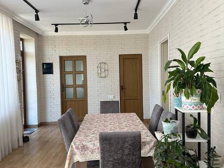 Kirayə 3 otaqlı mənzil, 120 m², İnşaatçılar: 1 000 ₼/ay 2