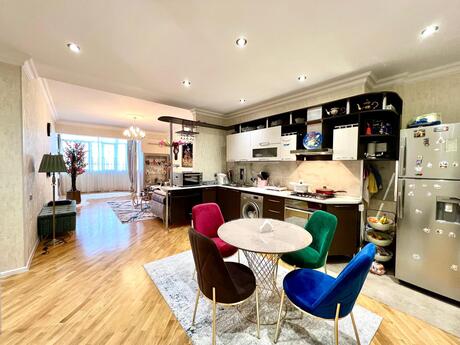 3 otaqlı mənzil, 92 m², 8 Noyabr: 258 000 ₼ 3
