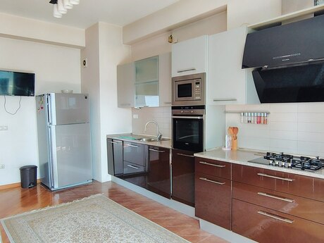 Kirayə 3 otaqlı mənzil, 130 m², 28 May: 1 100 ₼/ay 2