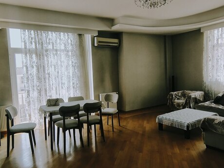 Kirayə 3 otaqlı mənzil, 130 m², 28 May: 1 100 ₼/ay 4