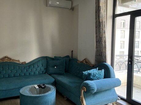 3-room apartment for rent, 80 m², 28 May: 1 500 ₼/mo 4