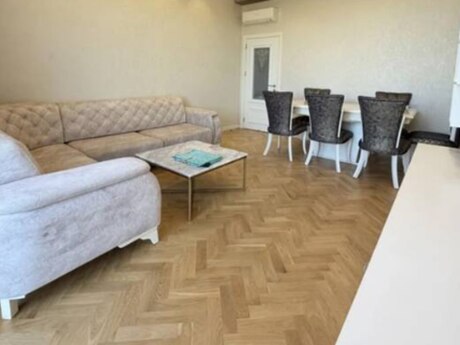 3 otaq · 97 m² · 7/7 mərtəbə, Ağ şəhər