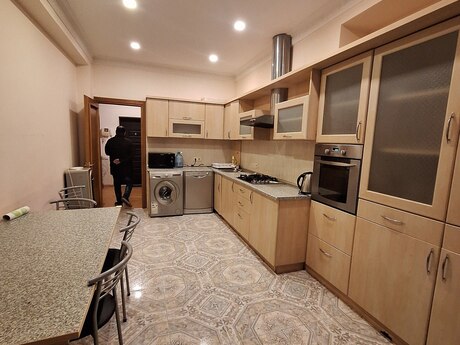 Kirayə 3 otaqlı mənzil, 140 m², Nizami: 1 199 ₼/ay 4