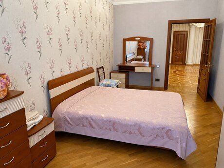 Kirayə 4 otaqlı mənzil, 220 m², 28 May: 400 ₼/ay 4
