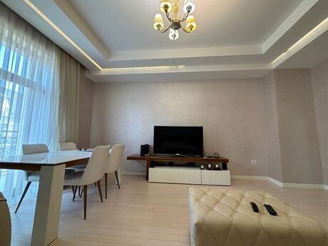 Kirayə 4 otaqlı mənzil, 170 m², Ağ şəhər: 1 800 ₼/ay 4