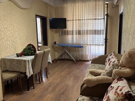 3 otaq · 70 m² · 6/14 mərtəbə, İnşaatçılar
