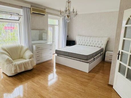 2-room apartment for rent, 52 m², İçəri Şəhər: 1 000 ₼/mo 2