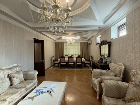 10 otaqlı həyət evi, 400 m², 8-ci mikrorayon: 1 300 000 ₼ 3