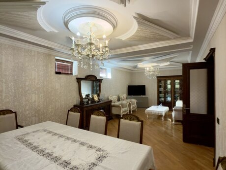 10 otaqlı həyət evi, 400 m², 8-ci mikrorayon: 1 300 000 ₼ 5