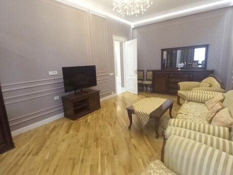 Kirayə 2 otaqlı mənzil, 90 m², İçəri Şəhər: 1 650 ₼/ay 2