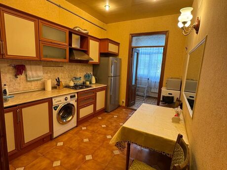 3 otaq · 85 m² · 5/5 mərtəbə, Sahil