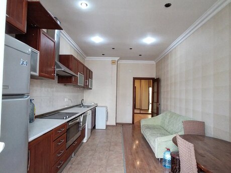 4 otaqlı mənzil, 200 m², 28 May: 535 000 ₼ 4