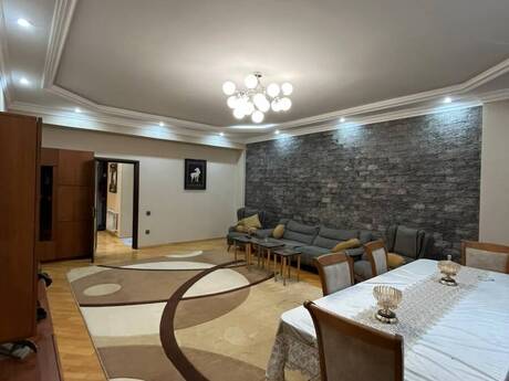 Kirayə 3 otaqlı mənzil, 135 m², İnşaatçılar: 1 200 ₼/ay 3