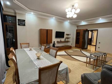 Kirayə 3 otaqlı mənzil, 135 m², İnşaatçılar: 1 200 ₼/ay 2