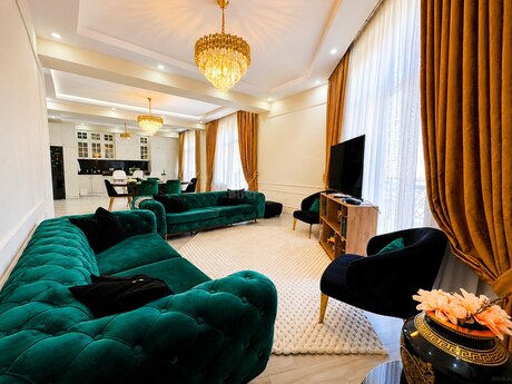 3 otaq · 144 m² · 6/7 mərtəbə, Ağ şəhər