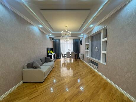 Kirayə 4 otaqlı mənzil, 155 m², İnşaatçılar: 1 250 ₼/ay 2