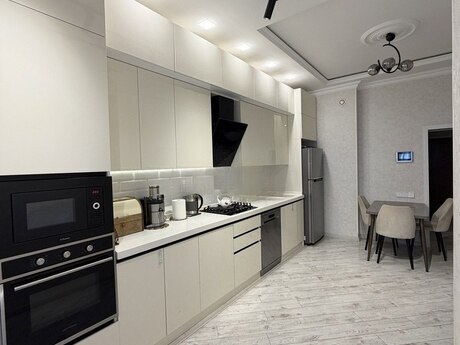 3-room apartment for rent, 80 m², 28 May: 1 500 ₼/mo 5