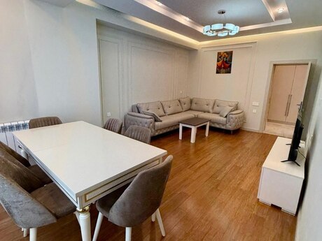 Elan №6408282 - Bakı, 28 May m., 2 otaqlı, 90 m², 2/18 mərtəbə