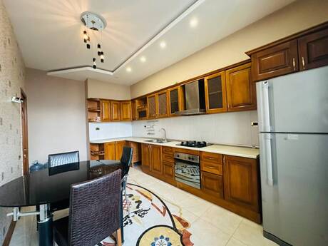 4 otaqlı mənzil, 220 m², 28 May: 550 000 ₼ 2