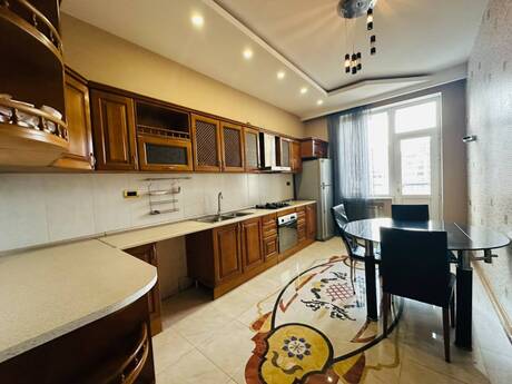 4 otaqlı mənzil, 220 m², 28 May: 550 000 ₼ 3