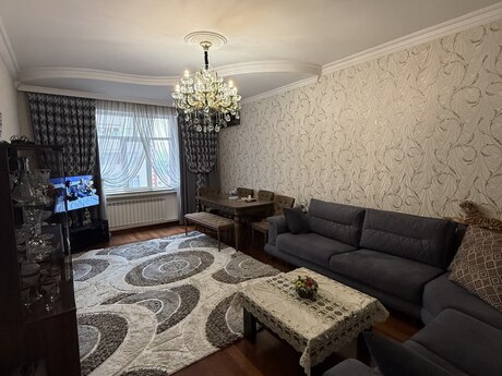 2 rooms · 85 m² · floor 8/18, 7-ci mikrorayon