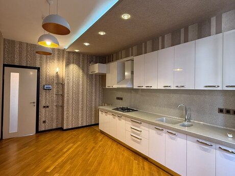 Elan №6409124 - Bakı, İnşaatçılar m., 3 otaqlı, 130 m², 12/17 mərtəbə